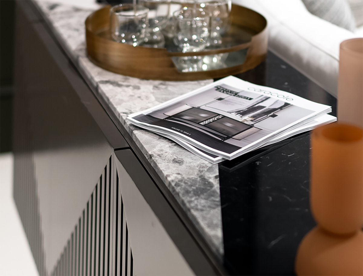 How to Decorate a Coffee Table