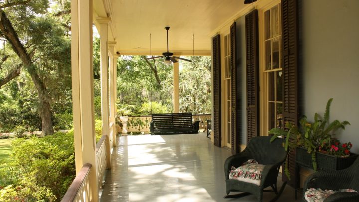 Creating a Coastal Entryway: Console Table and Decor Ideas